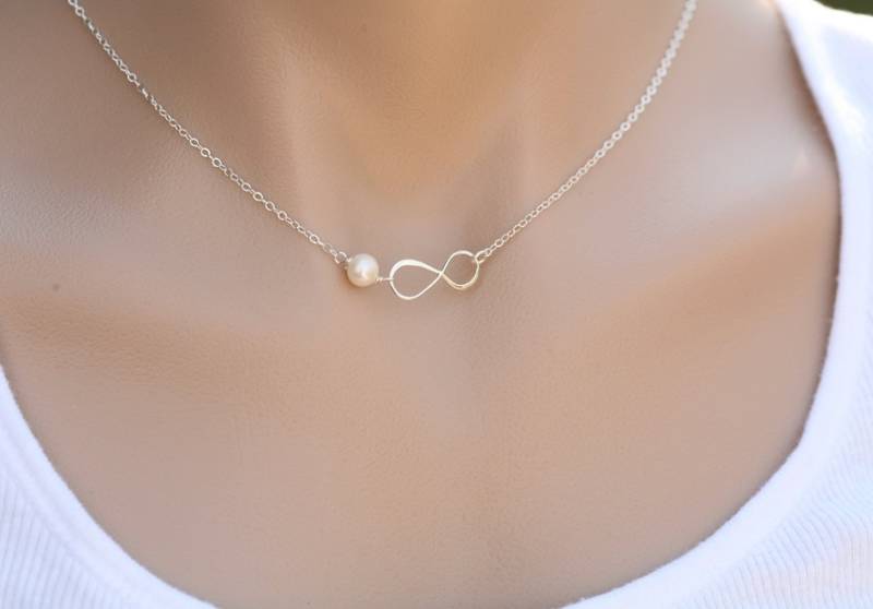 Unendlich Perlenkette, Personalisiert Seitwärts Unendlich, Benutzerdefinierte Geburtsstein, Brautjungfer Geschenk, Hochzeit Brautschmuck von Birdedenjewelry