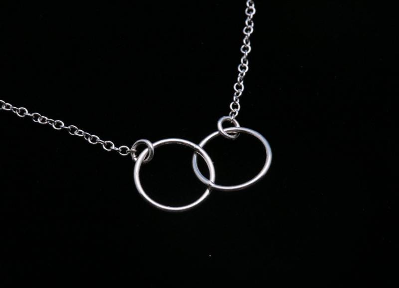 sterling Silber Doppelkreis Halskette, Eternity Love Halskette, Beste Freundin Halskette, Liebe Ohne Ende, Brautjungfern Halskette, Individuelle von Birdedenjewelry