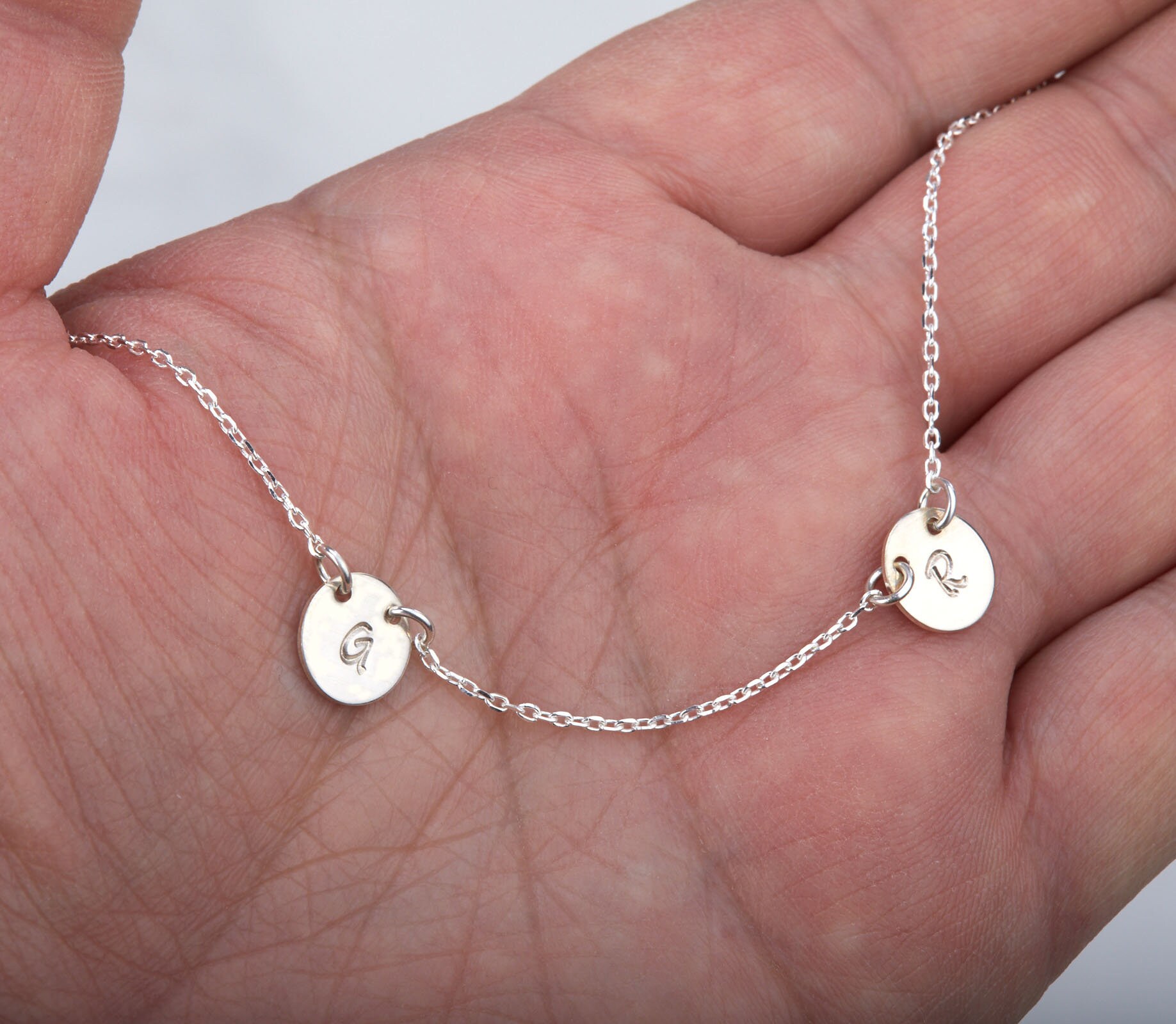 sterling Silber Zwei Initialen Halskette, Gold, Roségoldene Initialen, Schwester Initialen, Bester Freund, Kid Initialen, Muttertagsgeschenk sterling Silber Zwei Initialen Halskette, Gold, Roségoldene Initialen, Schwester Initialen, Bester Freund, Kid Initialen, Muttertagsgeschenk von Birdedenjewelry
