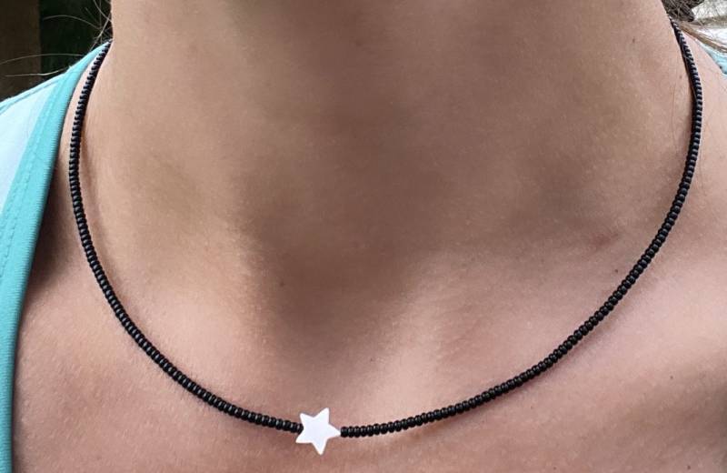 Halskette Mit Sternperlen; Stern Halskette; Perlenkette; Schwarze Perlmuttkette; Perlmutt von BirdyDesignsUK