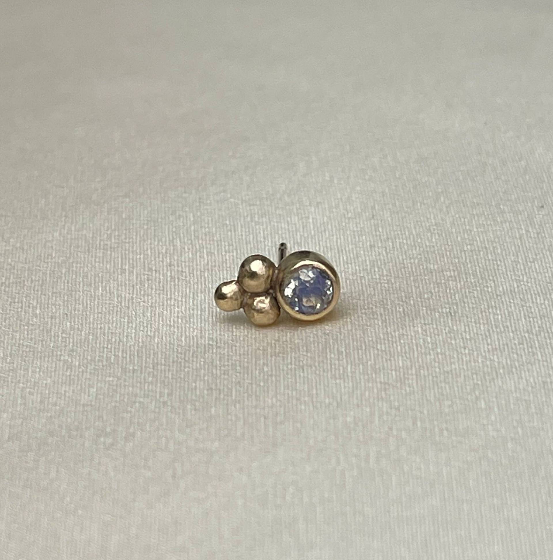 9 Ct Gold Und Mondsteinohrring 9 Ct Gold Und Mondsteinohrring von BirgitAxters