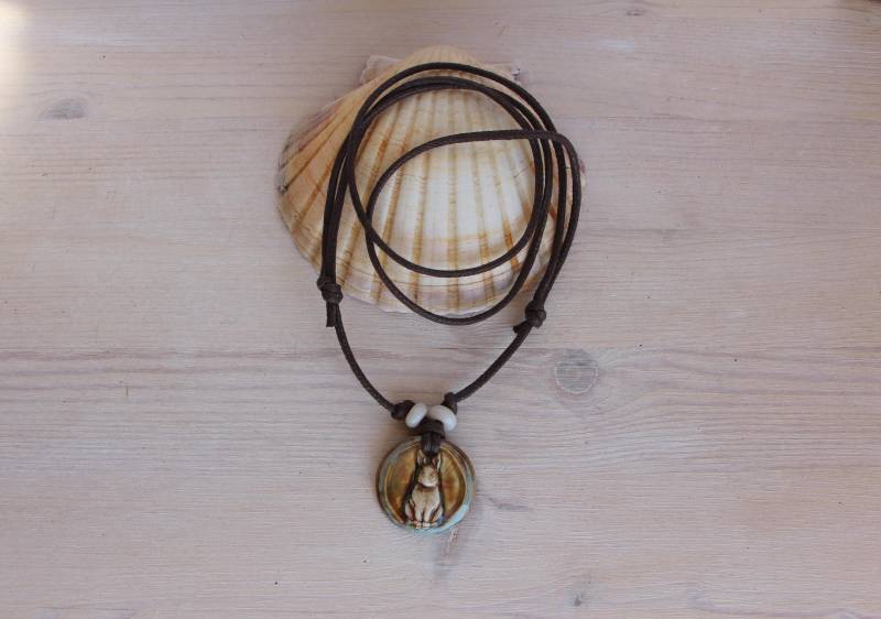 Halskette Kaninchen Hase Porzellananhänger Baumwollband Halskette Kaninchen Hase Porzellananhänger Baumwollband von BirgitSchrauthDesign