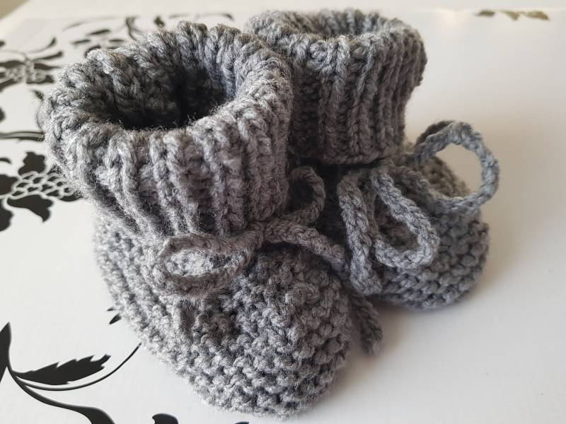 Handgestrickte Babyschühchen in Grau Für Ca. 0 - 6 Monate von BirgitsStrickstube