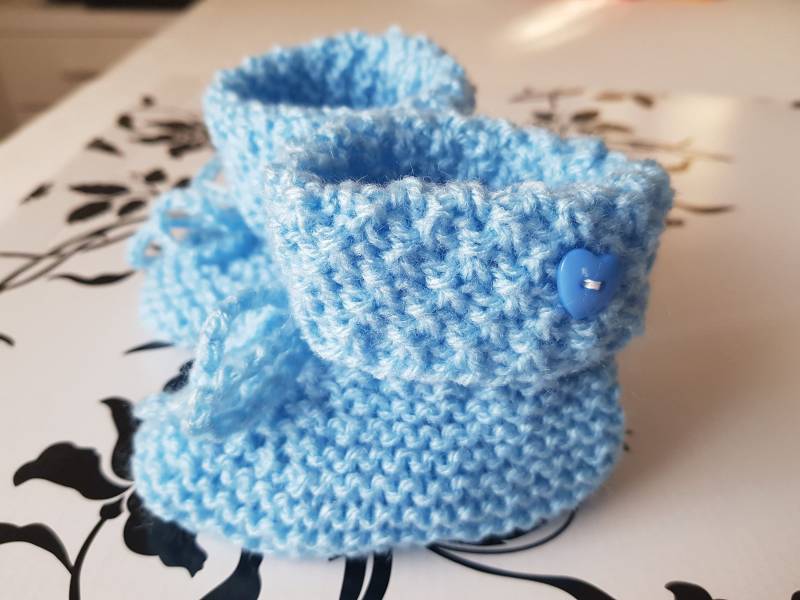 Handgestrickte Babyschühchen in Hellblau Für Ca. 0 - 6 Monate von BirgitsStrickstube