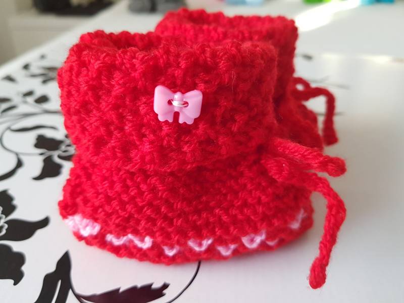 Handgestrickte Babyschühchen in Rot Für Ca. 0 - 6 Monate von BirgitsStrickstube