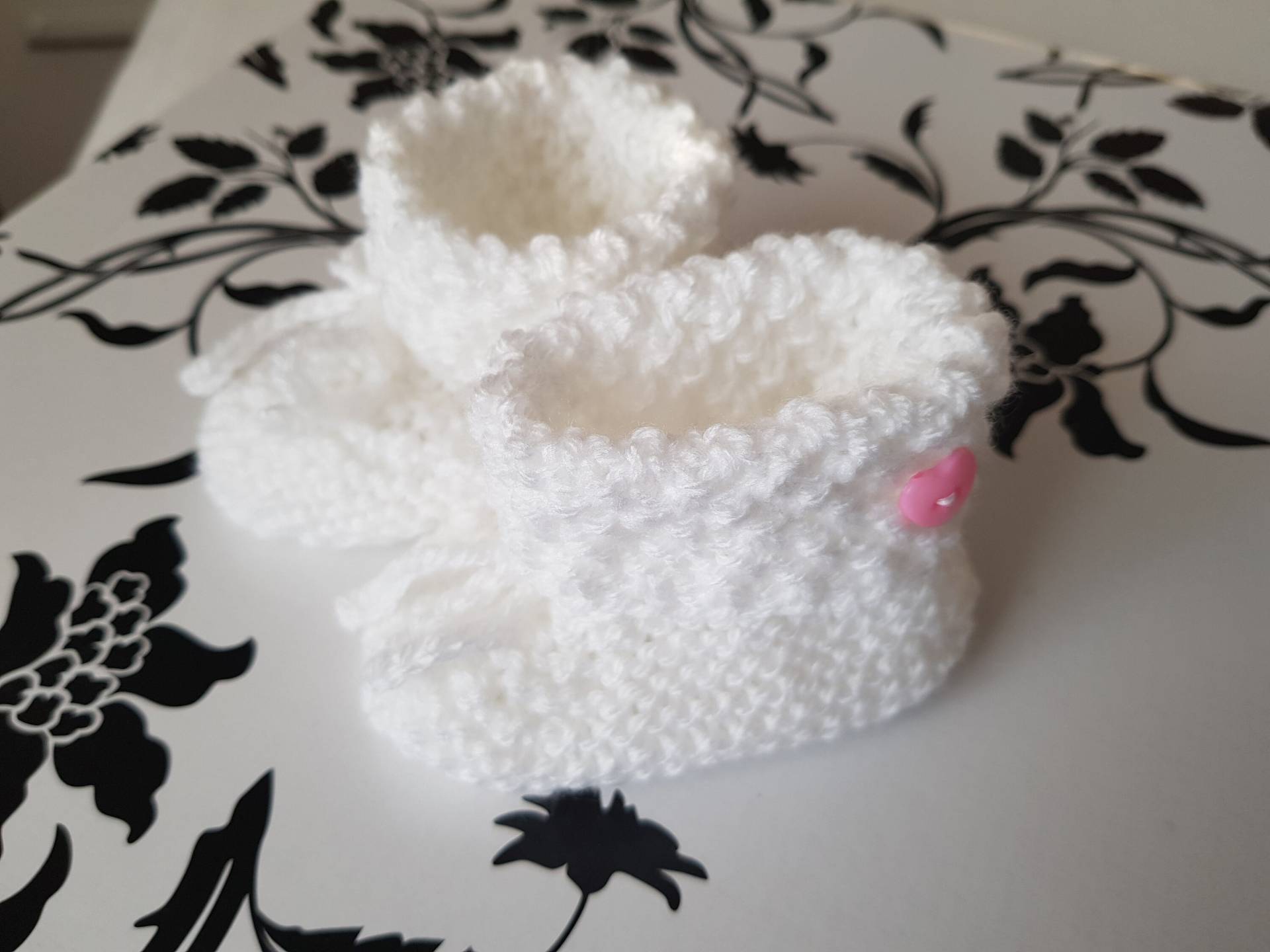Handgestrickte Babyschühchen in Weiß Für Ca. 0-6 Monate von BirgitsStrickstube