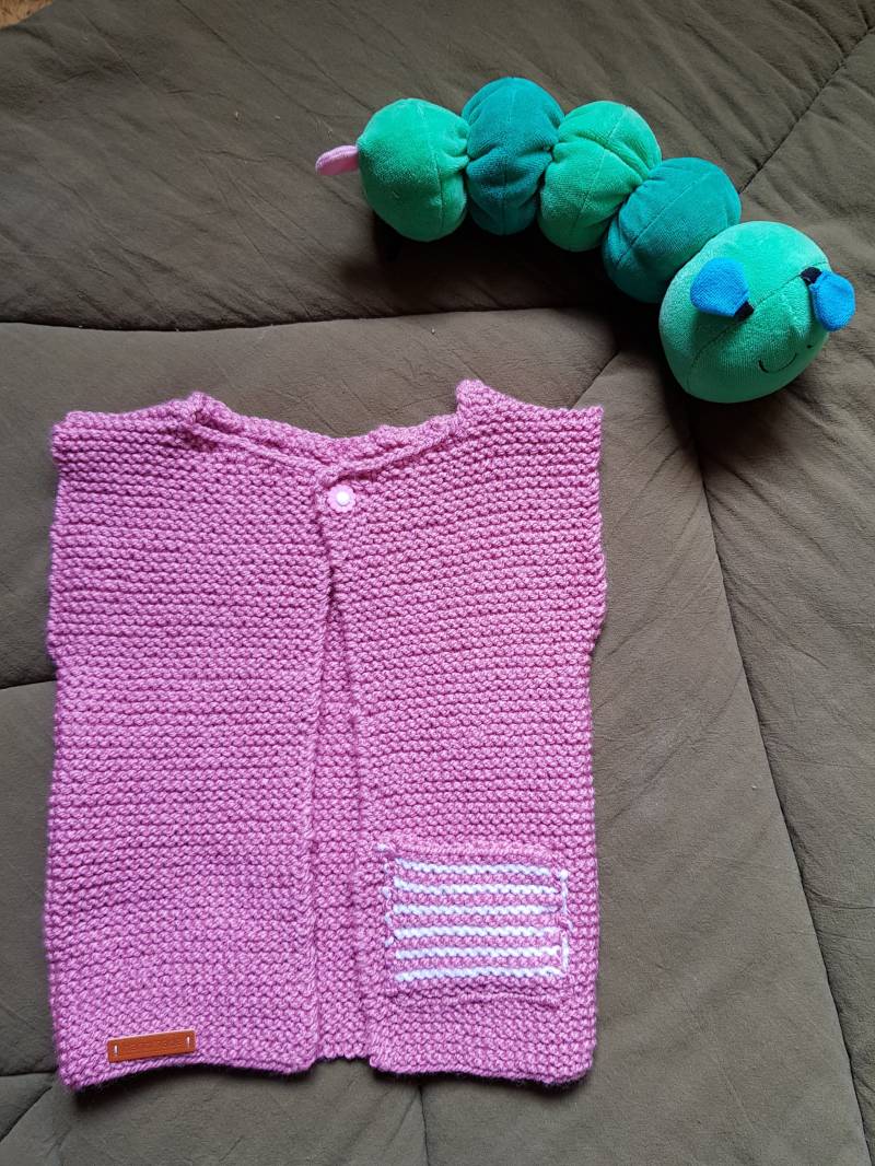 Handgestrickte Babyweste in Altrosa von BirgitsStrickstube