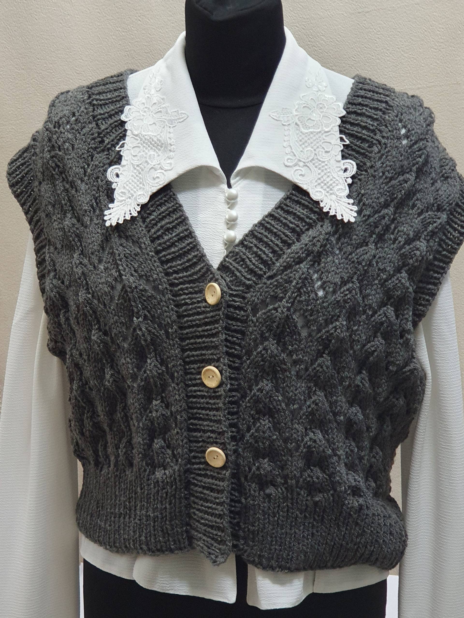 Handgestrickte Damenweste, Größe M, in Grau von BirgitsStrickstube