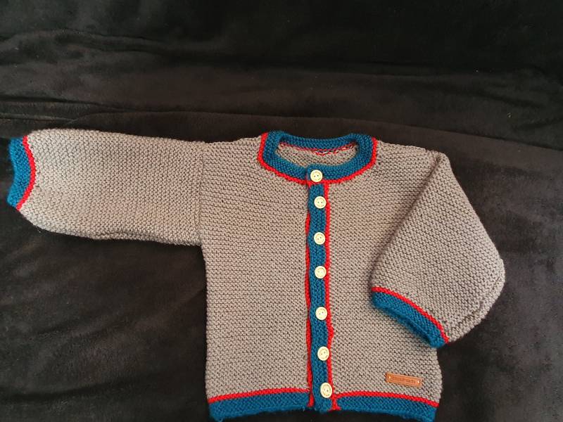 Handgestrickte Trachtenjacke in Grau Ab Ca. 2 Jahren Handgestrickte Trachtenjacke in Grau Ab Ca. 2 Jahren von BirgitsStrickstube