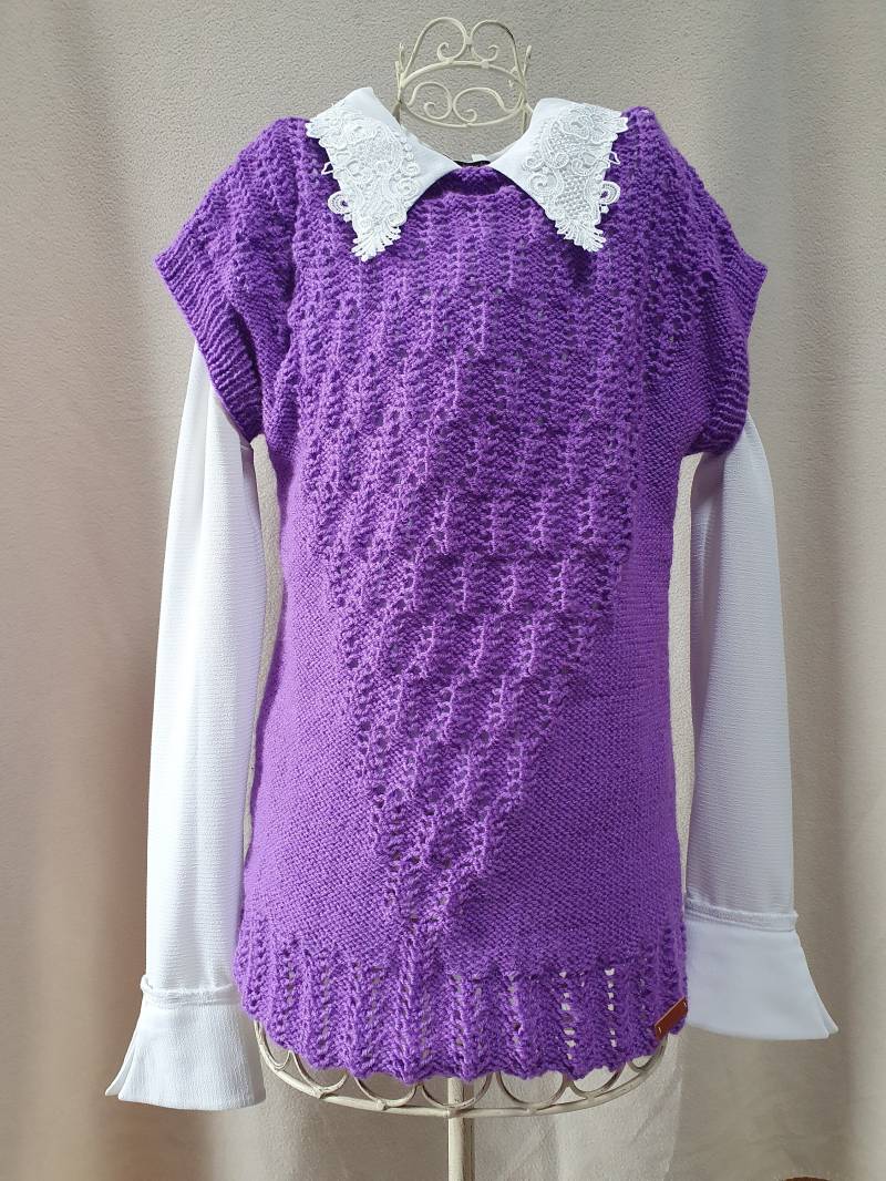 Handgestrickter Damenpullover Mit Kurzem Arm in Lila Handgestrickter Damenpullover Mit Kurzem Arm in Lila von BirgitsStrickstube