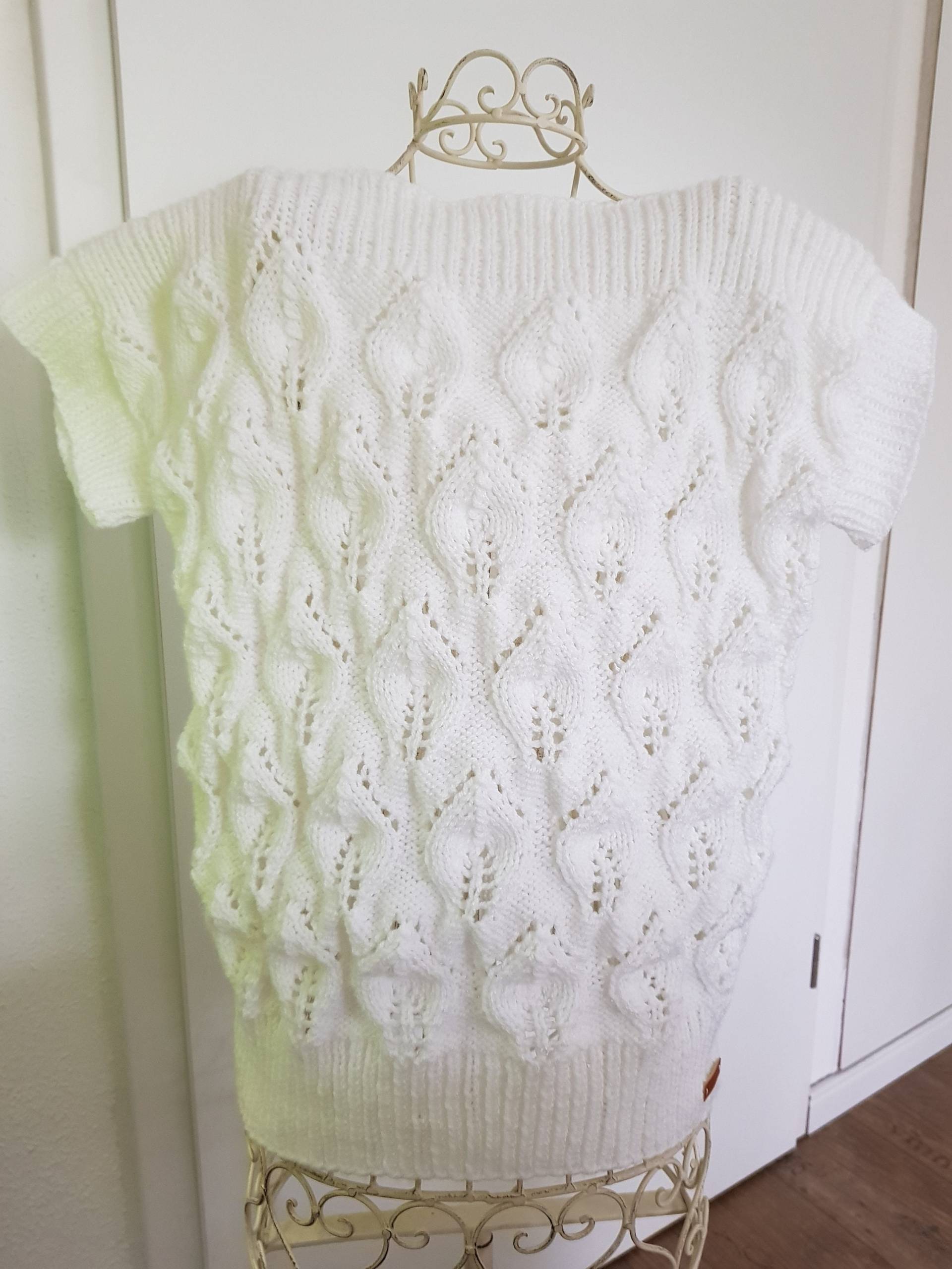 Handgestrickter Damenpullover Mit Kurzem Arm in Weiß von BirgitsStrickstube