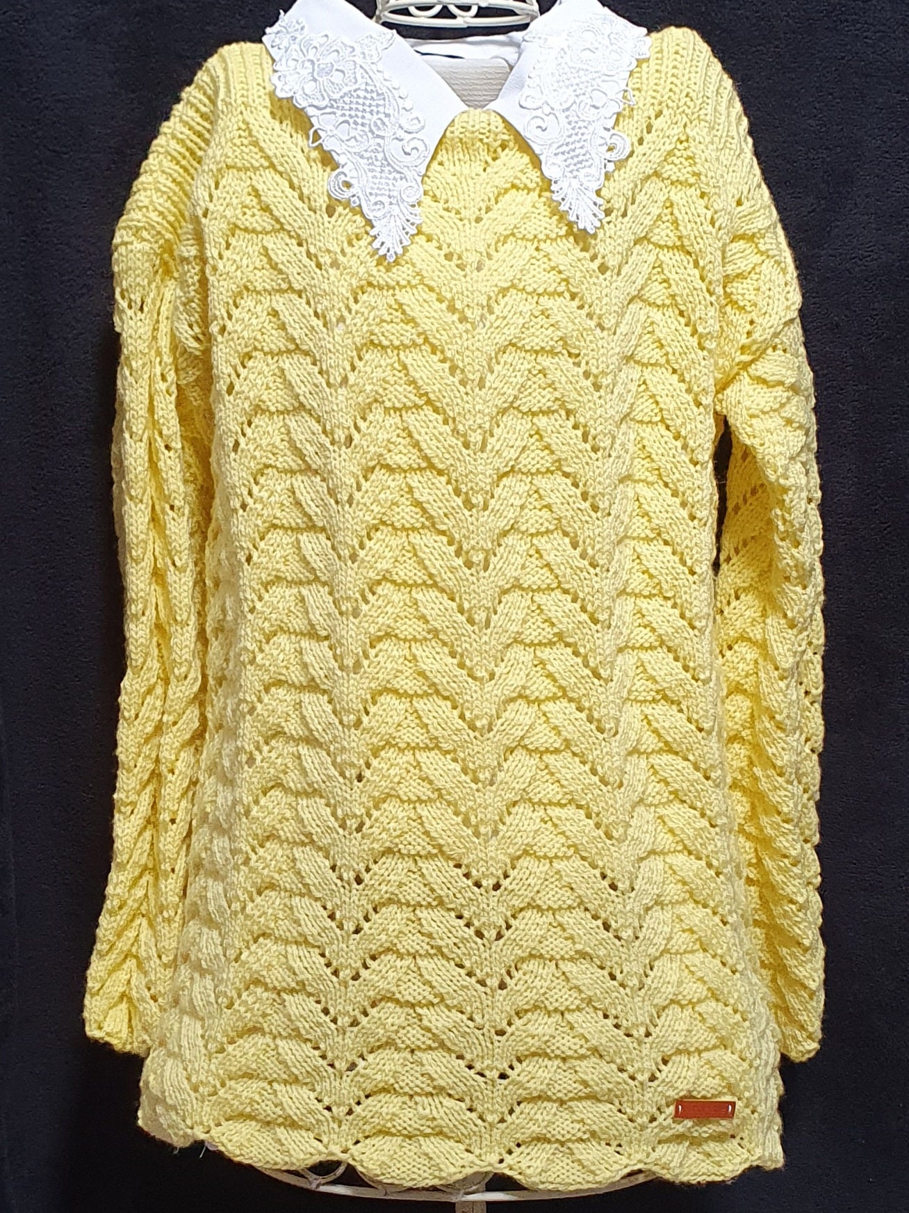 Handgestrickter Damenpullover in Gelb, Größe M Handgestrickter Damenpullover in Gelb, Größe M von BirgitsStrickstube