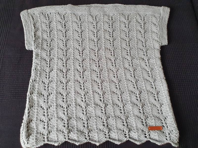 Handgestrickter Damenpullover in Grau von BirgitsStrickstube