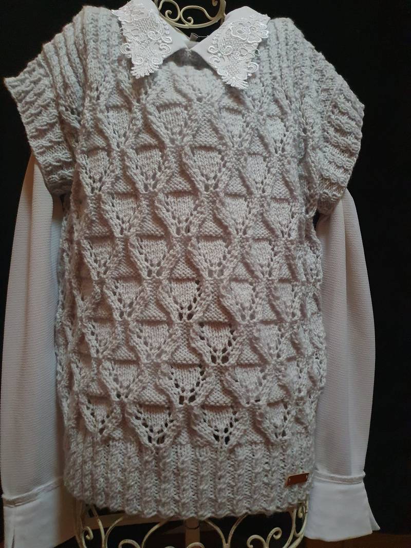 Handgestrickter Damenpullunder, Pullover in Silbergrau, Größe M Handgestrickter Damenpullunder, Pullover in Silbergrau, Größe M von BirgitsStrickstube