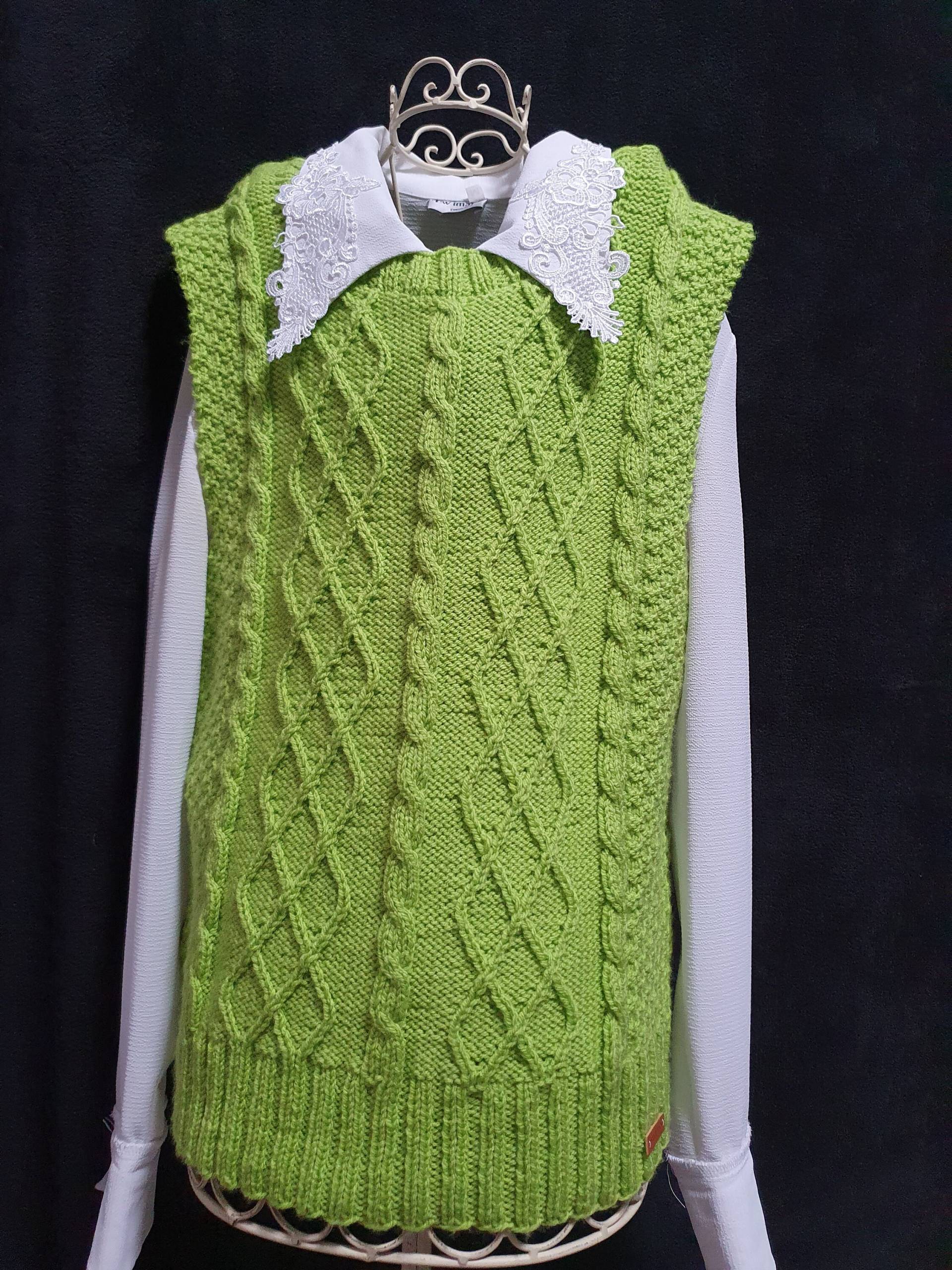 Handgestrickter Damenpullunder in Apfelgrün Größe S-M Handgestrickter Damenpullunder in Apfelgrün Größe S-M von BirgitsStrickstube