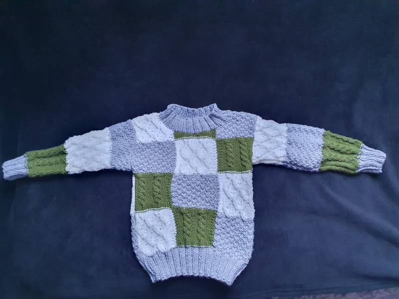 Handgestrickter Kinderpullover Ab Ca. 4 Jahre in Grau, Grün Und Weiß von BirgitsStrickstube