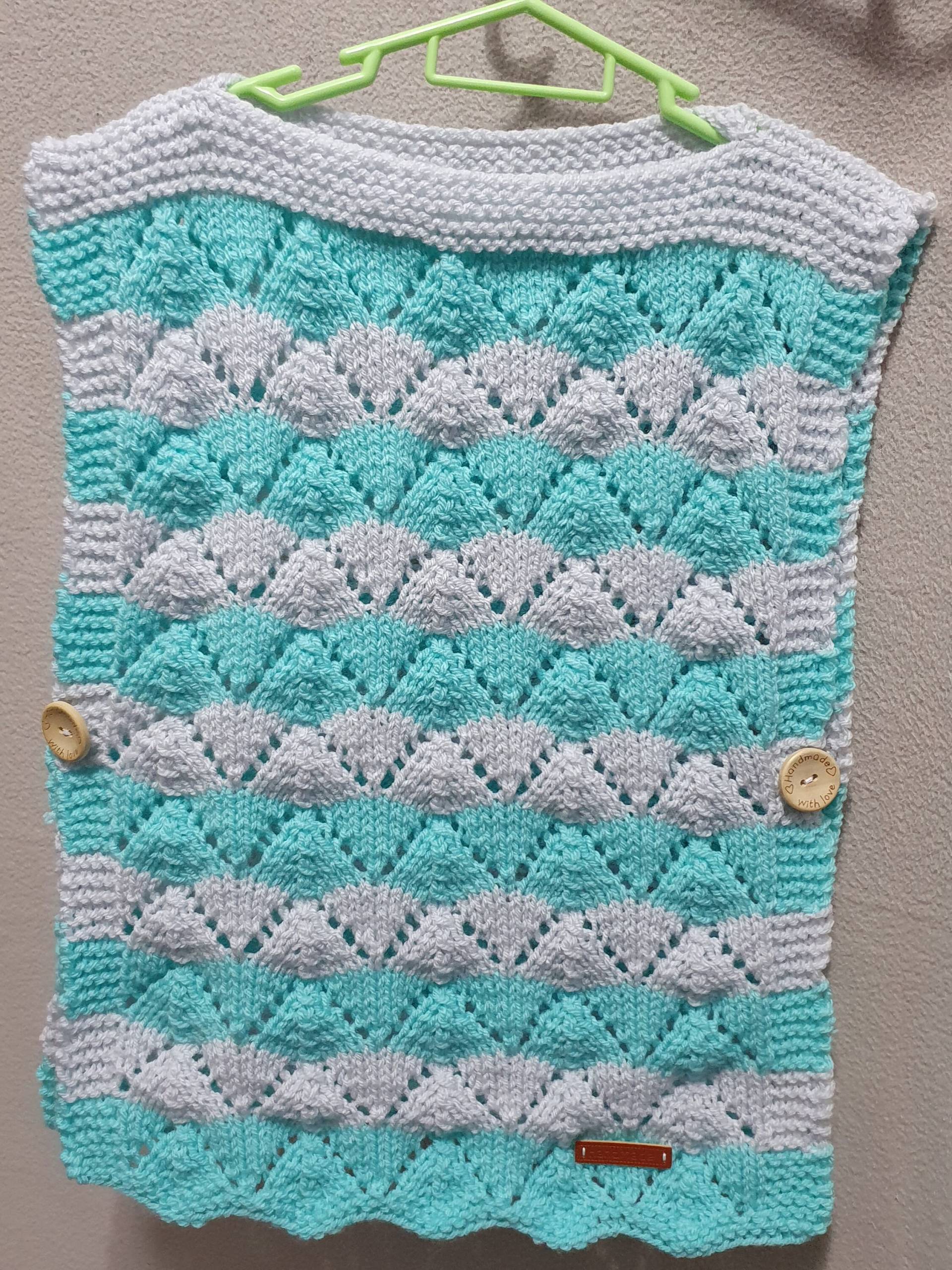 Handgestrickter Poncho Für Mädchen Ab Ca. 2 Jahren in Türkis/ Hellgrau Gestreift von BirgitsStrickstube