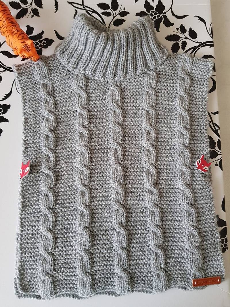 Handgestrickter Poncho Für Mädchen Von 1 - 2 Jahren von BirgitsStrickstube