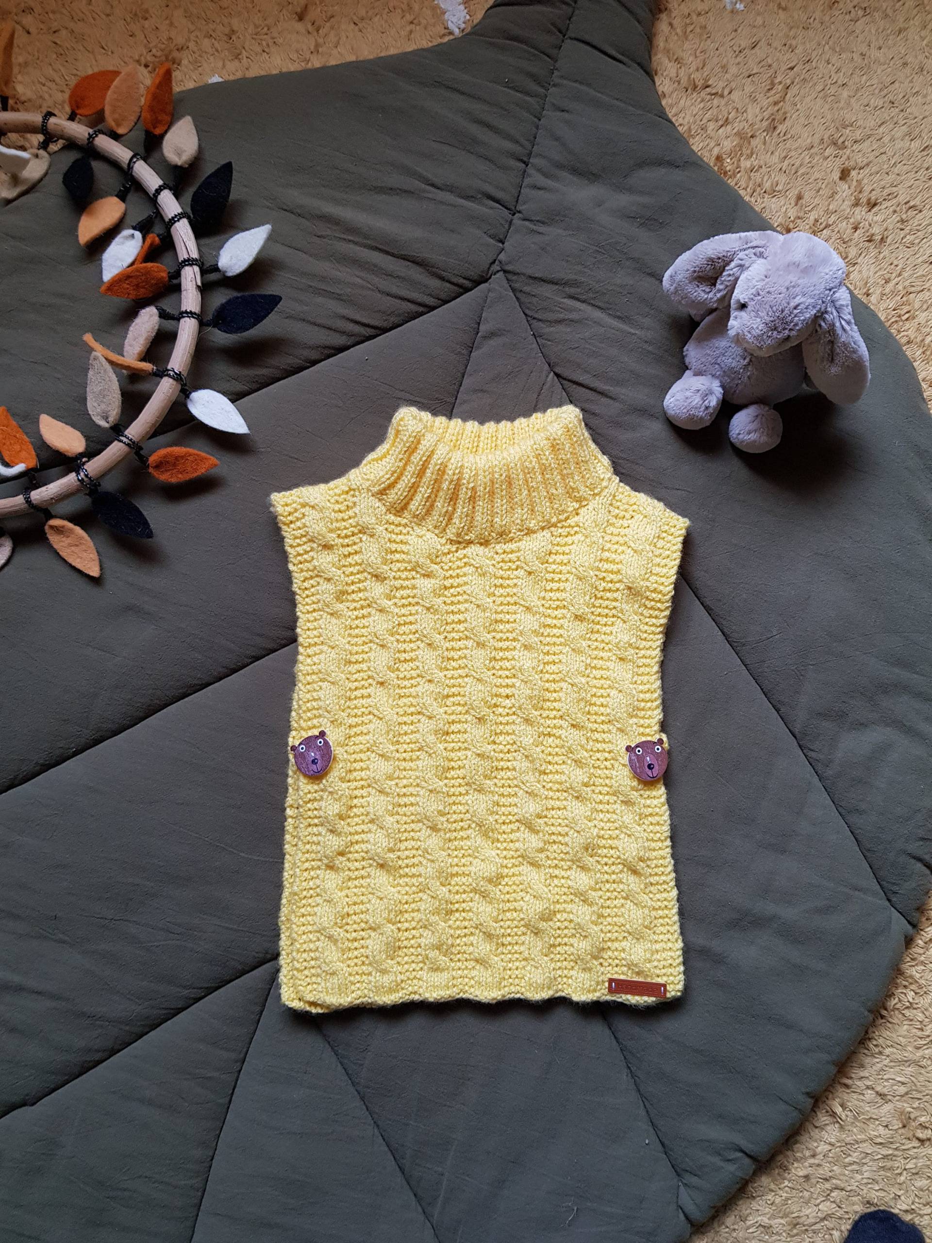 Handgestrickter Poncho Für Mädchen in Gelb von BirgitsStrickstube