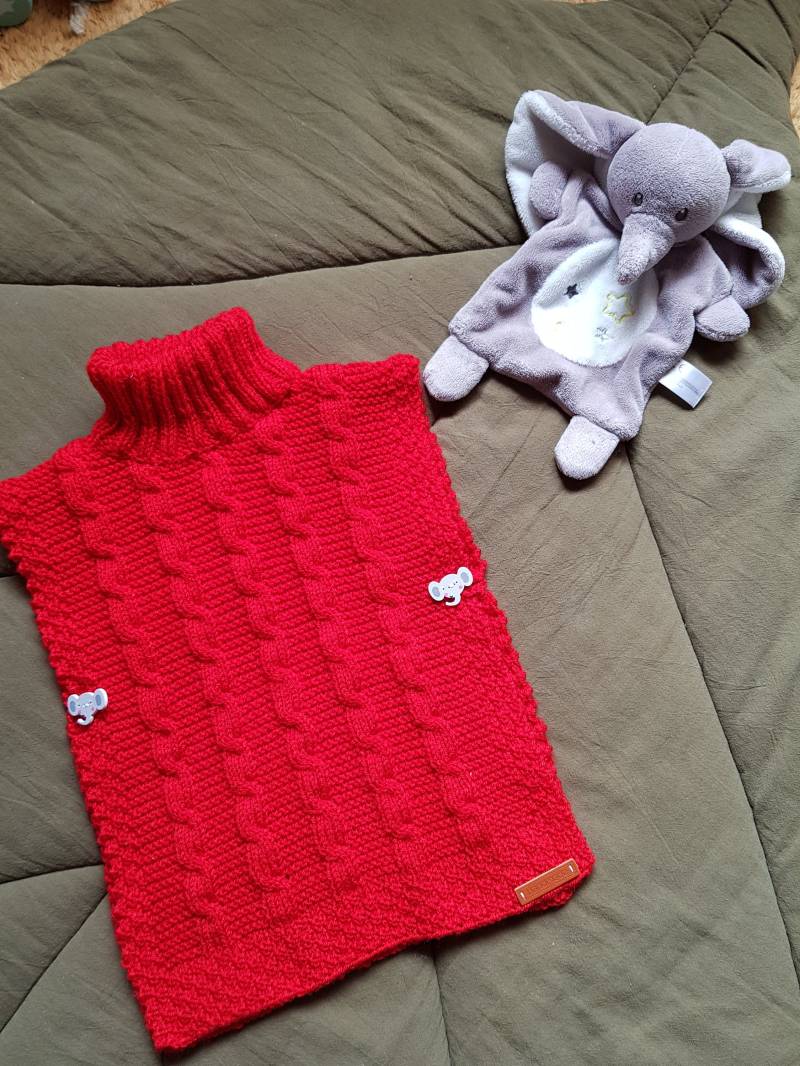 Handgestrickter Poncho Für Mädchen in Rot von BirgitsStrickstube