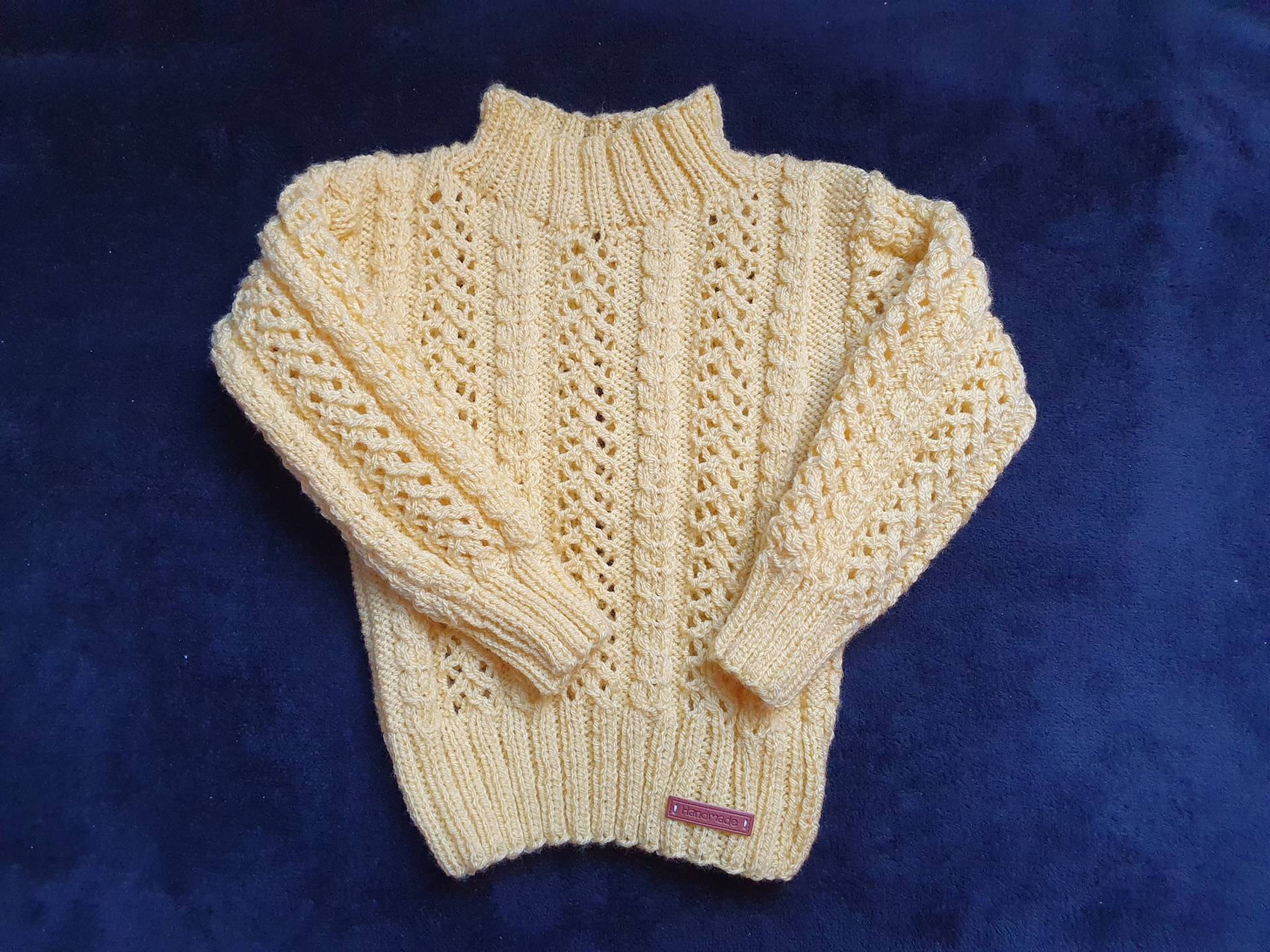 Handgestrickter Pullover Für Mädchen Ab Ca. 2 Jahre in Gelb von BirgitsStrickstube