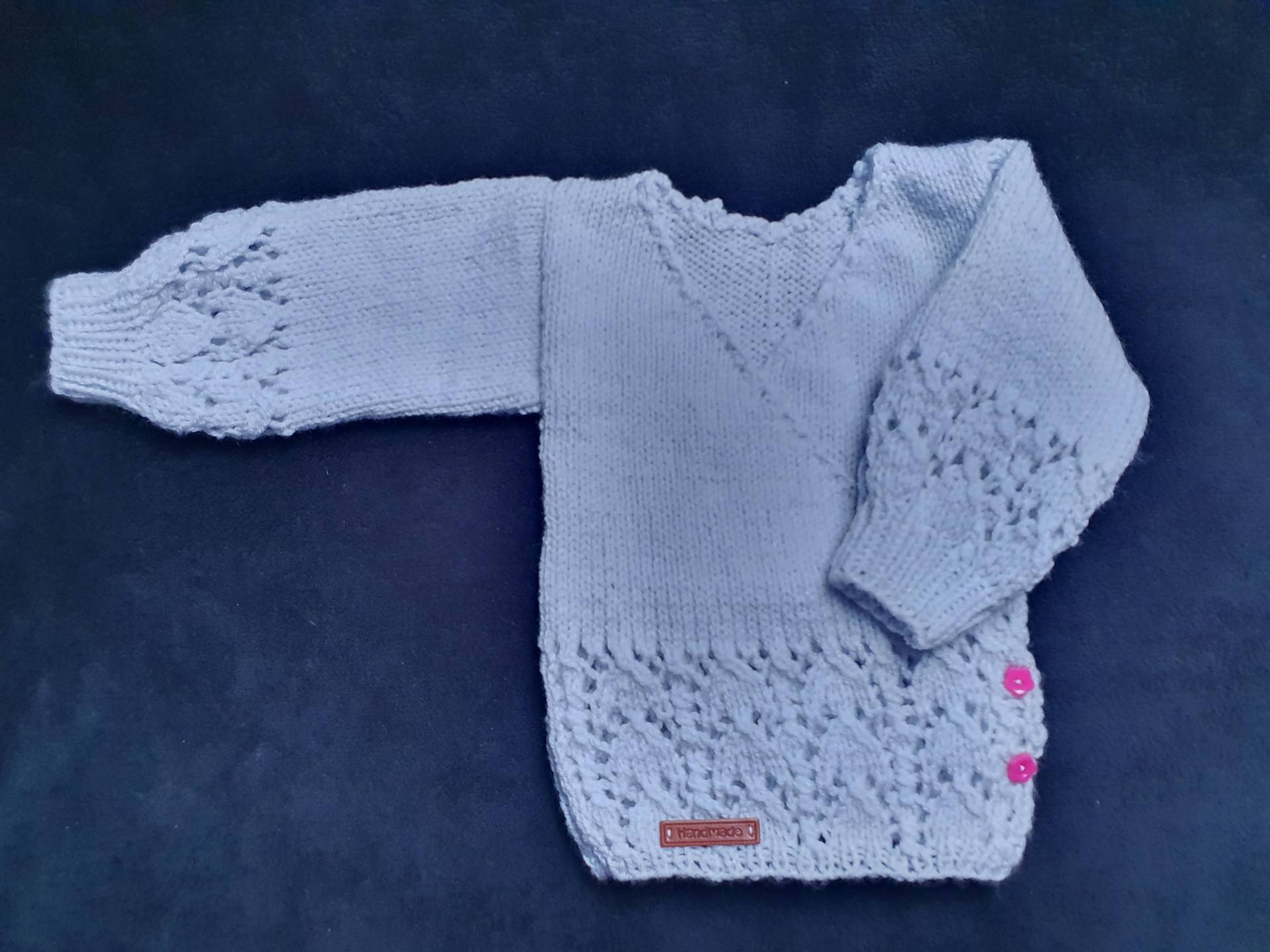 Handgestricktes Wickeljäckchen in Silbergrau Für Babys Ab Ca. 1/2 Jahr von BirgitsStrickstube
