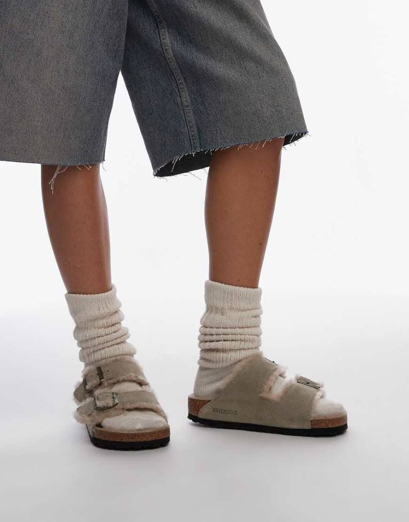 Birkenstock - Unisex - Arizona - Wildleder-Sandalen in Taupe mit Lammfellbesatz-Braun Birkenstock - Unisex - Arizona - Wildleder-Sandalen in Taupe mit Lammfellbesatz-Braun von Birkenstock