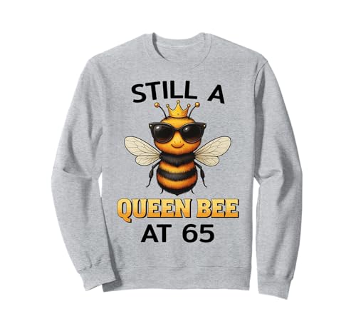 Still a Queen Bee at 65 für Frauen zum Geburtstag Sweatshirt von Birthday Bees Studio