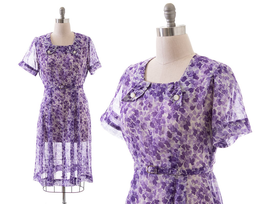 Vintage 1940Er Jahre Kleid | 40S Lila Blumen Bedruckt Schiere Baumwolle Voile Gürtel Volup Etuikleid | Large/x-Large von BirthdayLifeVintage