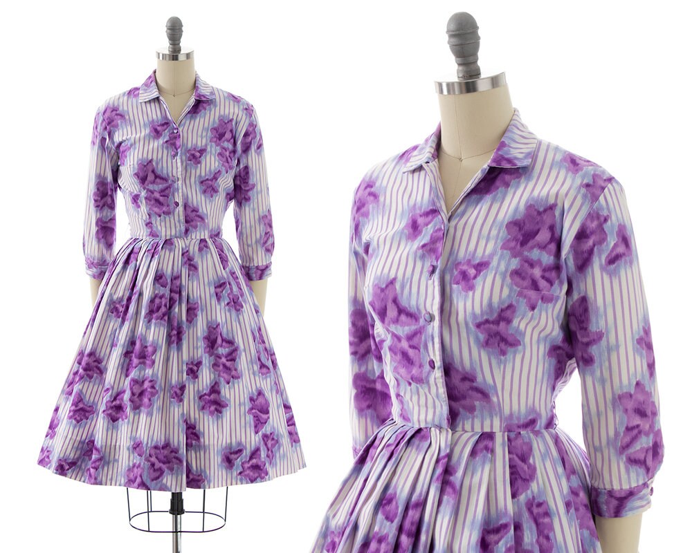 Vintage 1950Er Jahre Hemdkleid | 50Er Gestreift, Blumen Bedruckt Baumwolle Weiß Lila Fit & Flare Button Up Shirtwaist Day Dress | x-Small Vintage 1950Er Jahre Hemdkleid | 50Er Gestreift, Blumen Bedruckt Baumwolle Weiß Lila Fit & Flare Button Up Shirtwaist Day Dress | x-Small von BirthdayLifeVintage