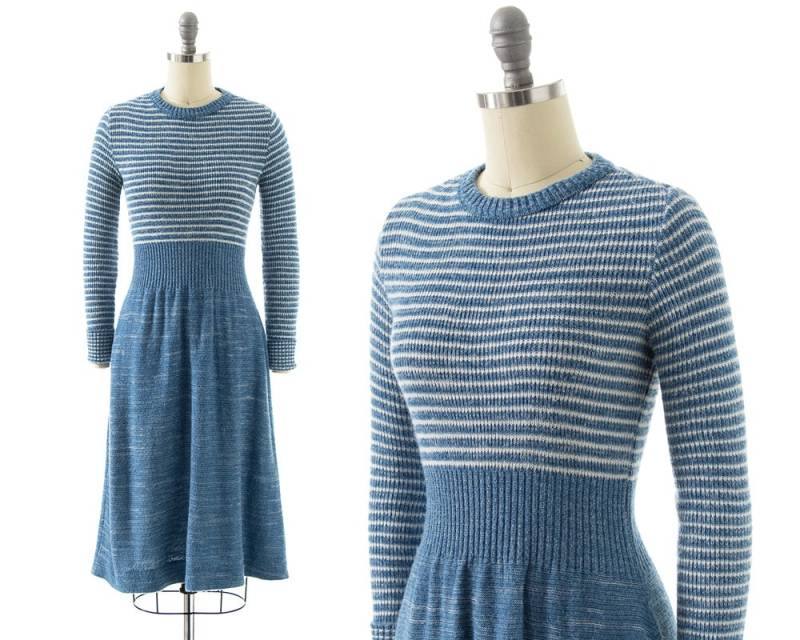 Vintage 1970Er Jahre Pullover Kleid | 70Er Blau Gestreiftes Strickkleid Acryl Langarm Midi Fit & Flare | x-Small/Small von BirthdayLifeVintage