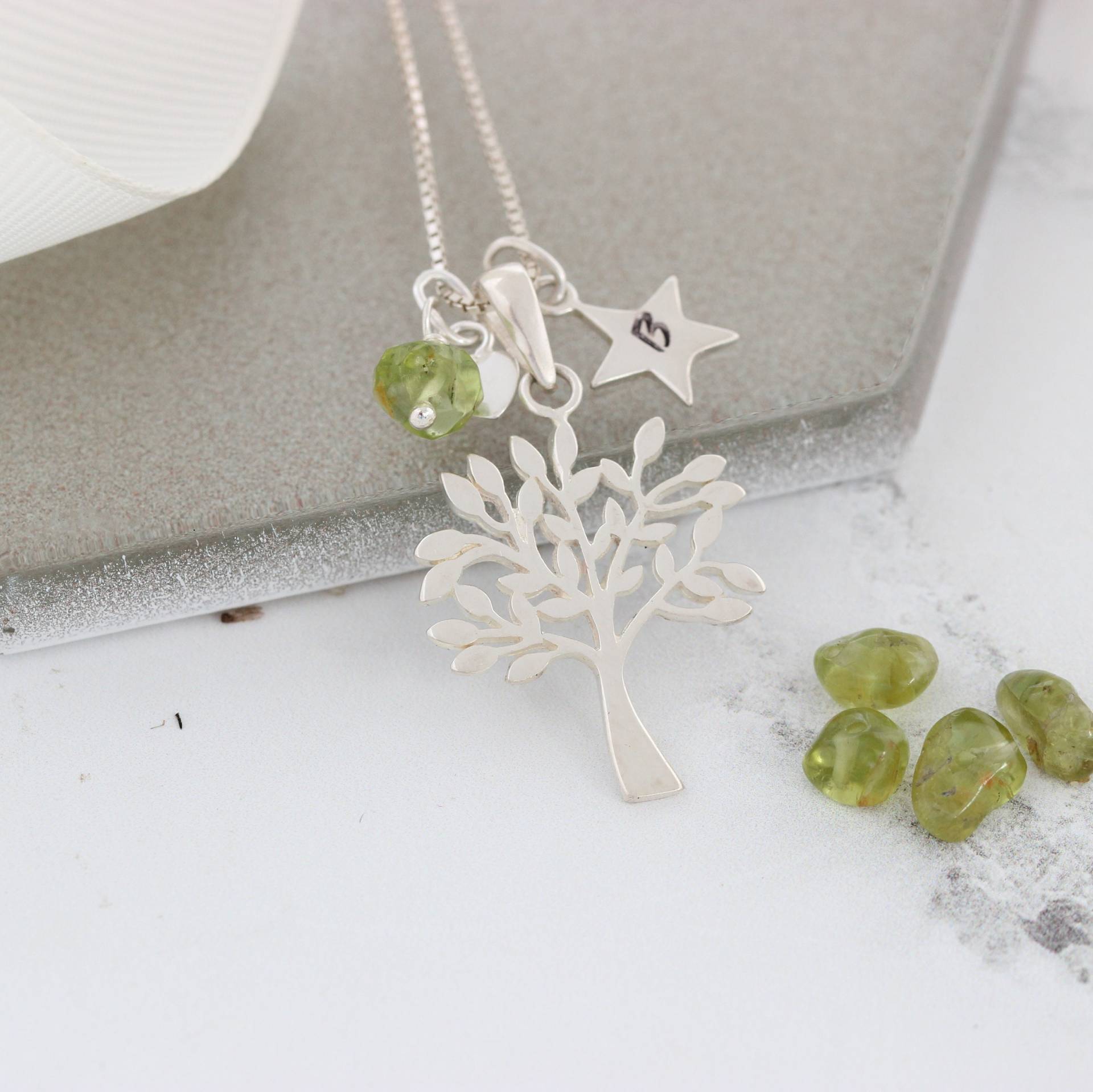Personalisierte Geburtsstein Baum Des Lebens Halskette in Sterling Silber von BishBoshBecca