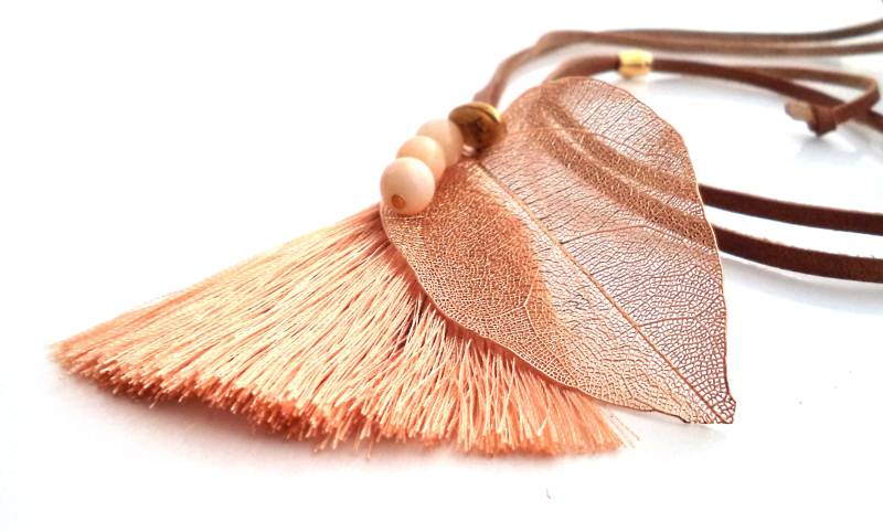 Damen Leder Halskette Natürliches Perlmutt, Perlmutt Pompon Blatt Halskette, Verstellbare von BisuteriaMiSil