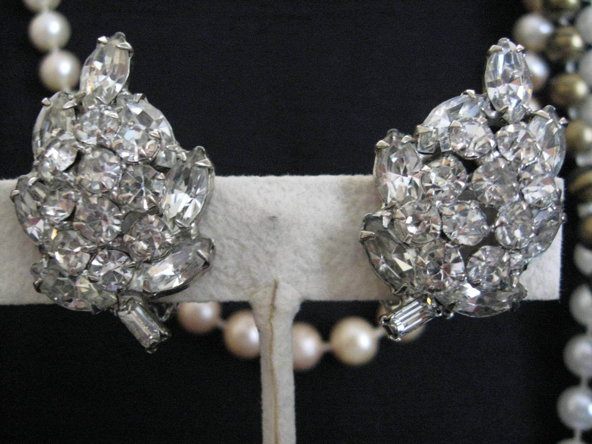 Weiss Oval Cluster Strass Clip Auf Ohrringe von BitBitOnMadisonTiqs