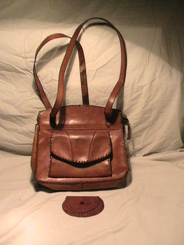 Vintage 1970 Handgefertigte Hellbraune Leder Handtasche Schultertasche Mit Brieftasche von BitakaVintage