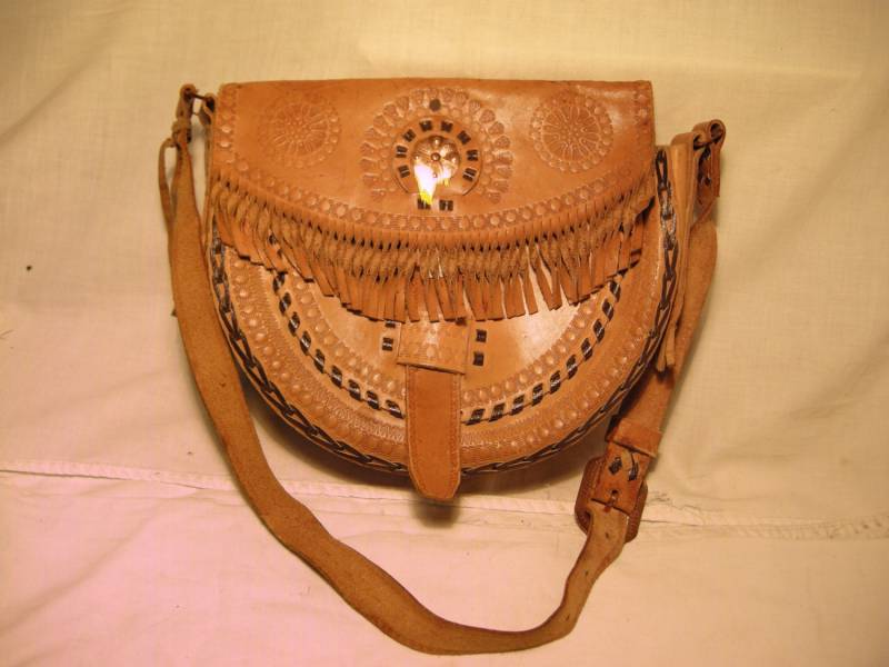 Vintage 1970 Handgefertigte Hellbraune Leder Handtasche - Schultertasche Neu von BitakaVintage