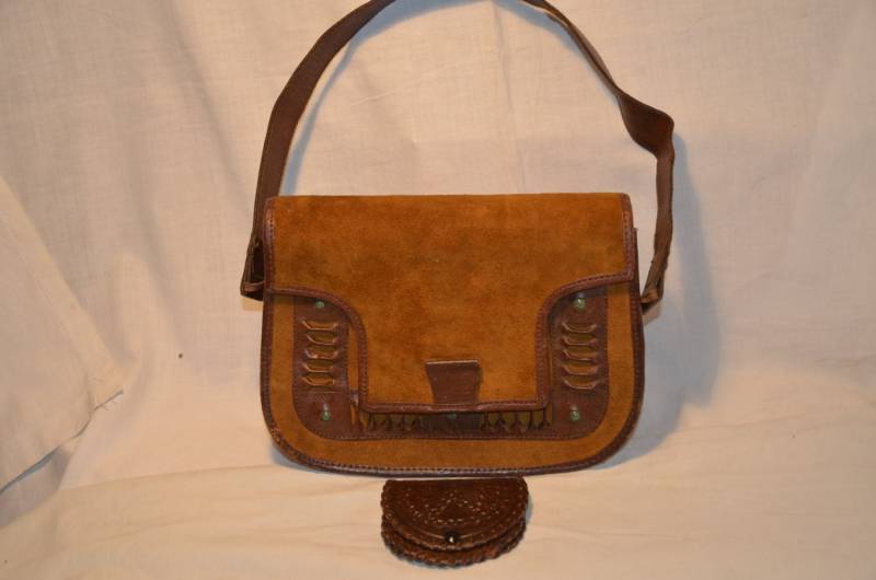 Vintage 1970 Handgemachte Braune Leder & Wildleder Handtasche Mit Geldbeutel von BitakaVintage