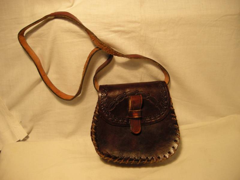 Vintage 1980 Handgemachte Dunkelrote Handtasche - Kleine Größe Schultertasche von BitakaVintage