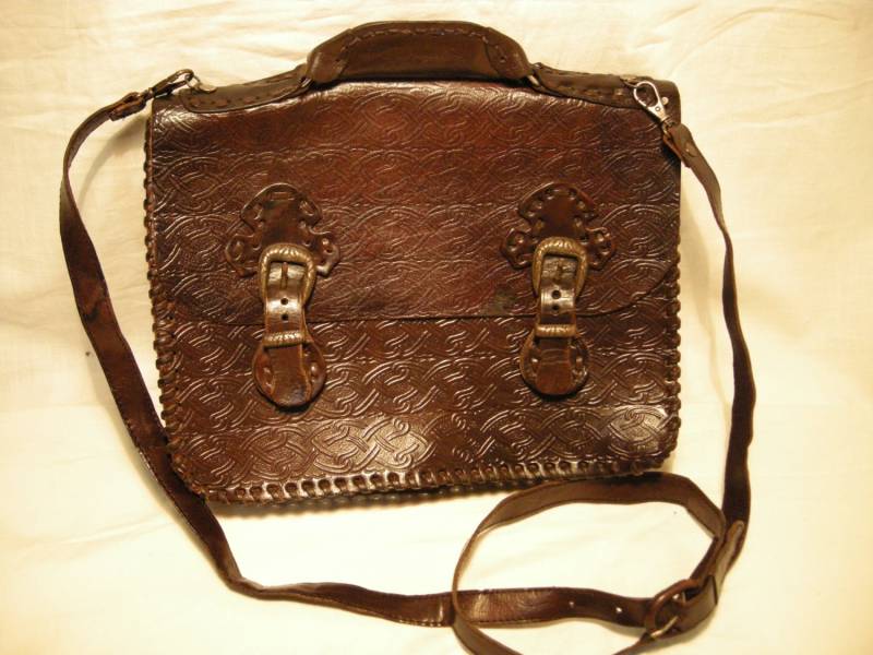 Vintage 1990 Handgemachte Dunkelbraune Leder Handtasche Schultertasche von BitakaVintage