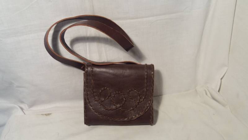 Vintage 70Er Jahre Handgefertigte Dunkelbraune Leder Handtasche - Schultertasche Neu von BitakaVintage