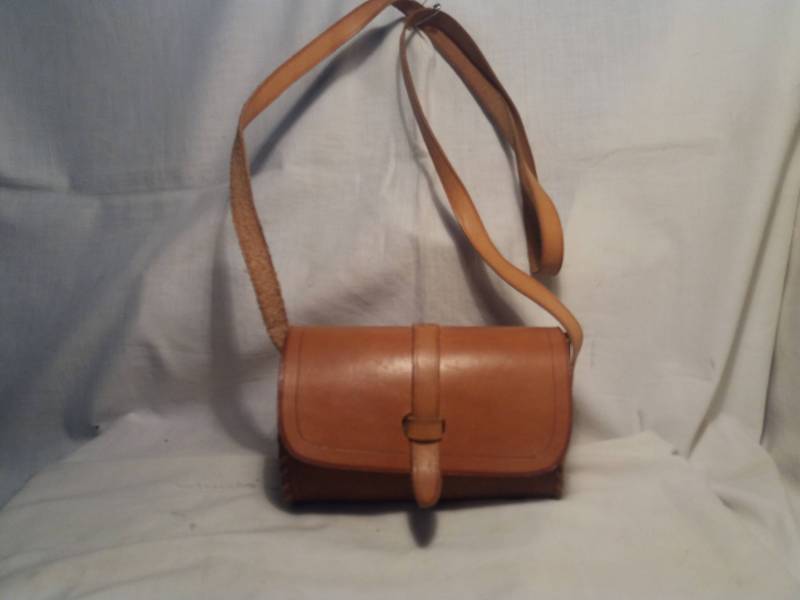 Vintage 80Er Jahre Handgefertigte Hellbraune Lederhandtasche - Schultertasche Kleine Größe Neu von BitakaVintage