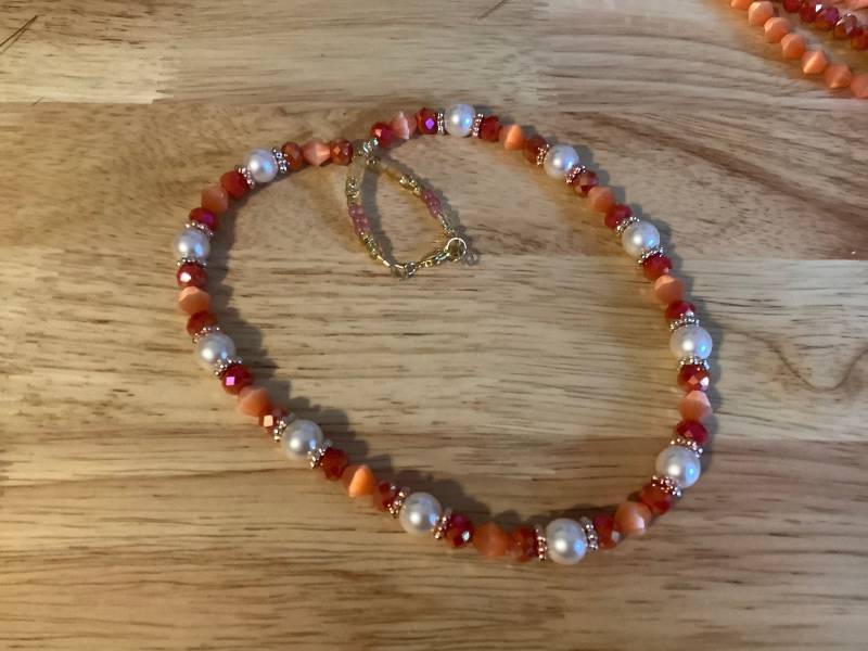 Perlenkette Und Ohrringe in Glitzernden Orangetönen, Verziert Mit Glasperlen von BitsofGlitzBoutique