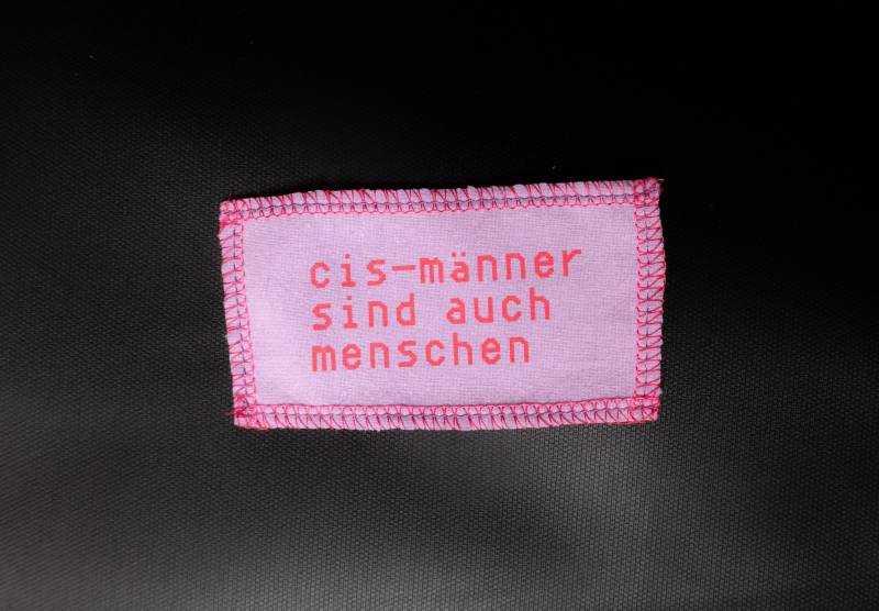 Cis-Männer Sind Auch Menschen Aufnäher Patch, Punk, Links, Pink Oder Schwarz Zum Aufnähen Stay Open Minded von BitteDrehenSieDurch