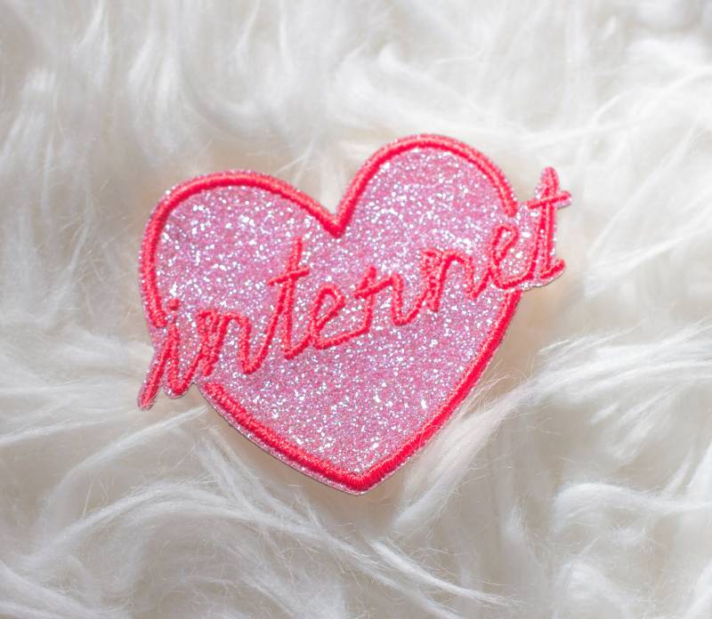 Embroidered Patch "Internet" Aufnäher Aufbügler Glitzer Iron On Ironon Motto Fun Funny Embroidery Girly Pink Glitter Love Heart Eighties 90S von BitteDrehenSieDurch