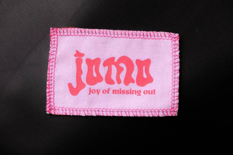 Jomo "Joy Of Missing Out" Aufnäher Siebdruck Patch, Waschbar, Flieder Lila Oder Schwarz Zum Aufnähen von BitteDrehenSieDurch