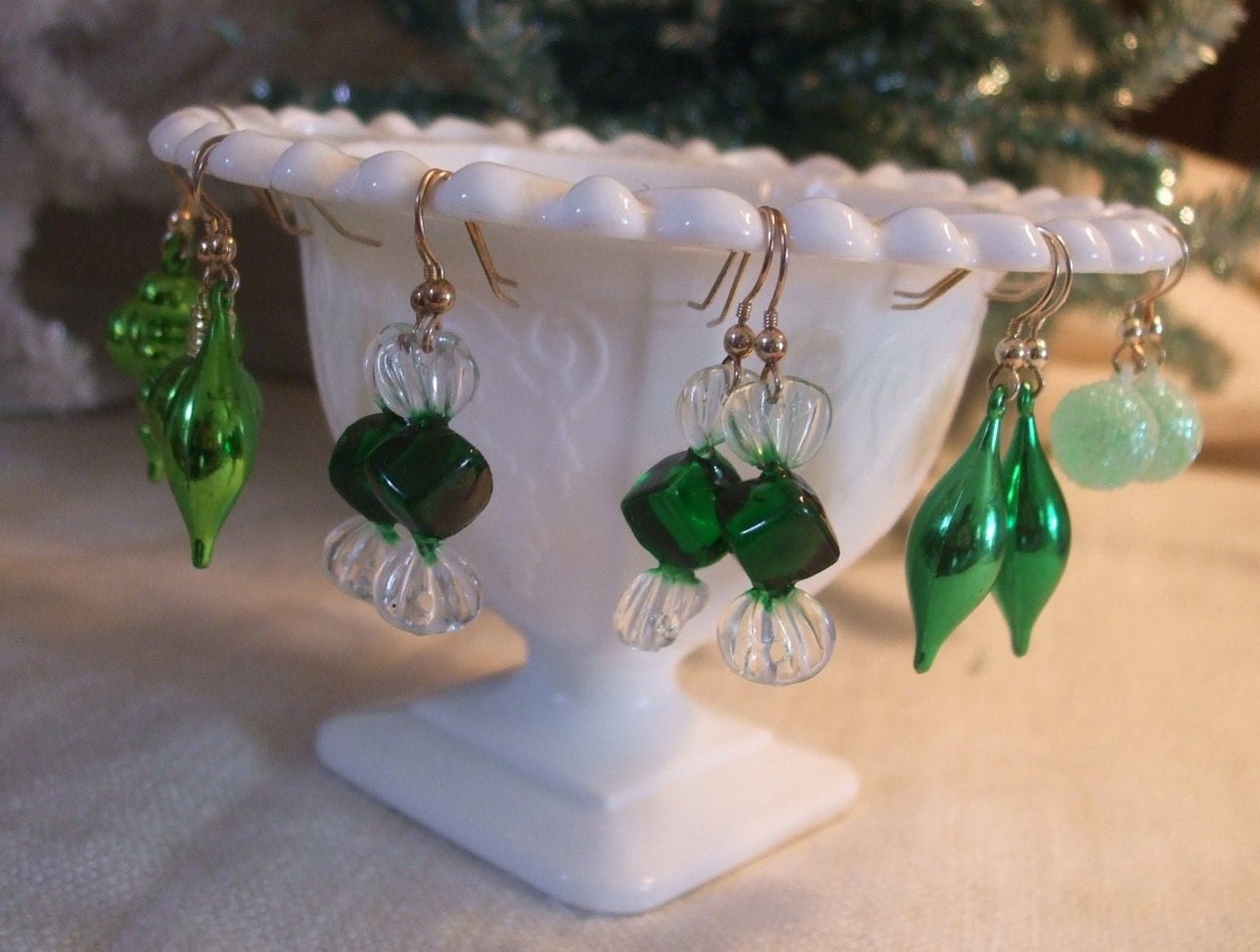 Ohrringe Ohrhänger Weihnachtsornament Grüne Candy Sugar Plums von BittersweetDesign