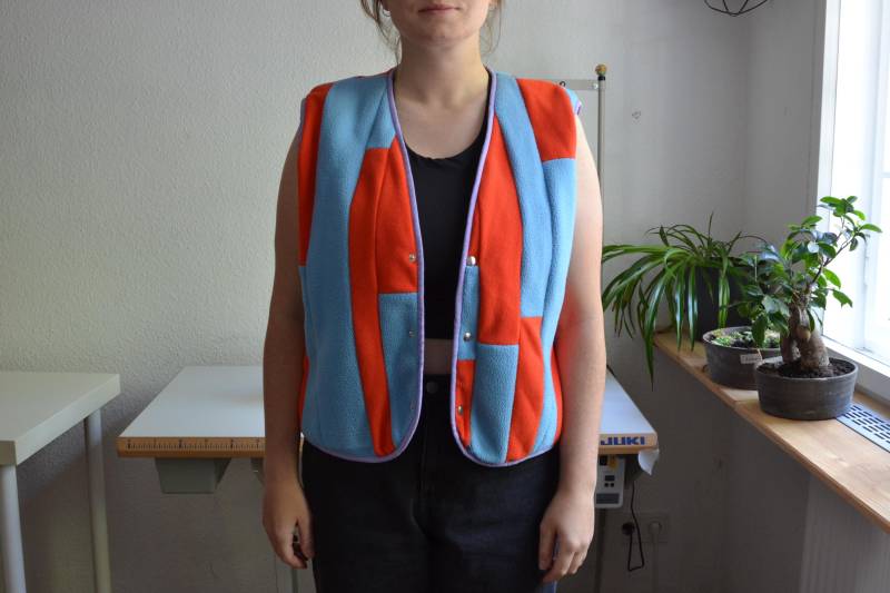 Upcycled Fleece Weste - Colorblock Streifen Mit Flieder Futter | Größe 40 von BivyGear