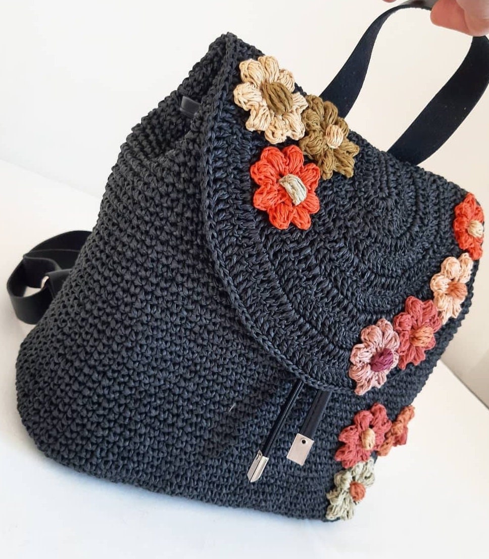 Blumen-Schwarze Rucksack-Tasche Blumen-Schwarze Rucksack-Tasche von Biyabagdesign