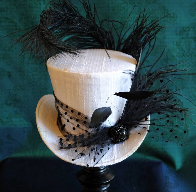 Weißer Damen Hut Mit Strauß, Braut Mini Zylinder, Kentucky Derby Hut, Ascot Hut, Schwarz & Weiß Cocktail Hut, Mini Zylinder Hüte-Made To Order Weißer Damen Hut Mit Strauß, Braut Mini Zylinder, Kentucky Derby Hut, Ascot Hut, Schwarz & Weiß Cocktail Hut, Mini Zylinder Hüte-Made To Order von BizarreNoir