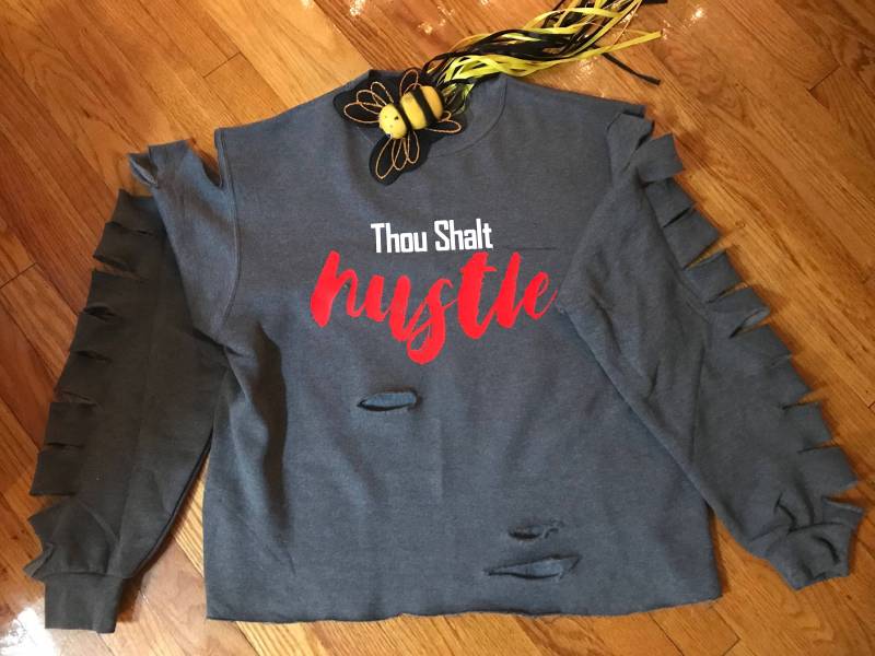 Benutzerdefinierte Distressed Sweatshirt, Hustle, Benutzerdefinierte von BizzeBeeingCreative